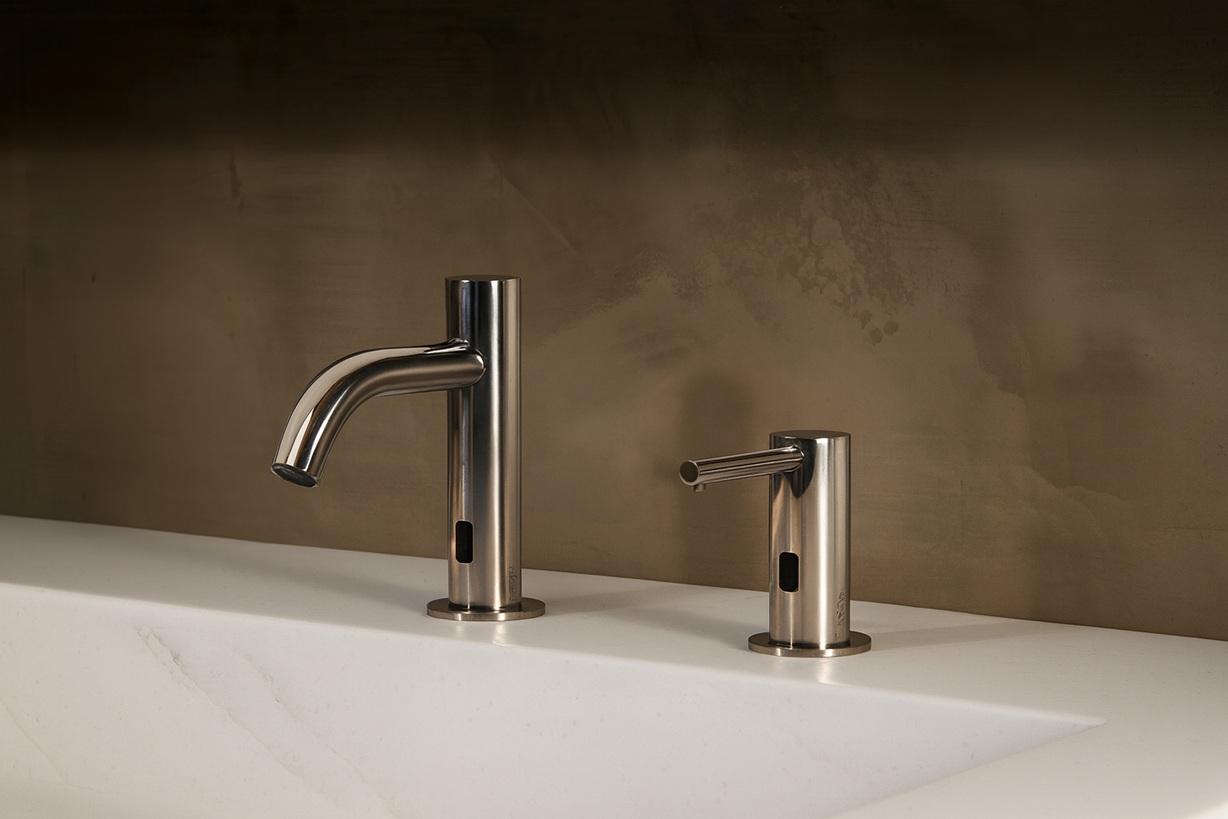 Floor plan markup showing office hygiene zones and wash stations