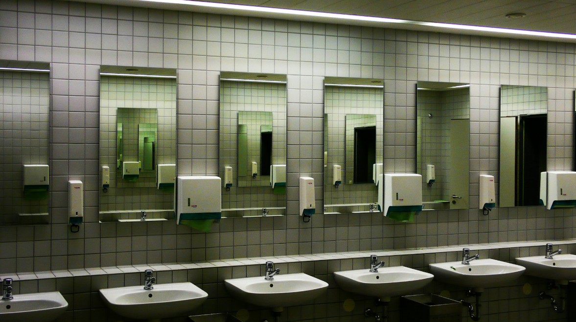 Automatic Soap Dispenser Brands for Airports, Hospitals & Hospitality: A Comparison Sheet